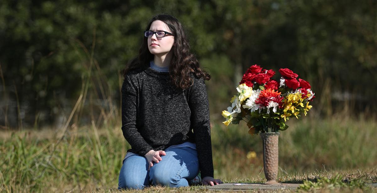 在利用DNA样本和家谱记录帮助辨认阿丽莎·安·海因里希的身份后，奥利维亚·麦卡特仍然在杰克逊县纪念公园参拜她的坟墓. 剧情旁边是另一个女婴的坟墓，她的尸体从未被确认.